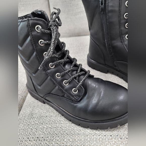 Magellan Outdoors black girls size 2 boots - Picture 3 of 12